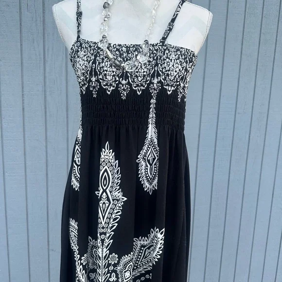 Black and White Smocked Midi Dress - Picture 3 of 10